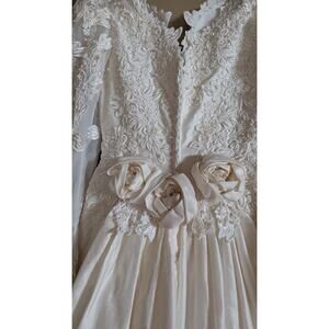 Silk Wedding Dress Size 10 Ivory Lace Open Shoulder Train